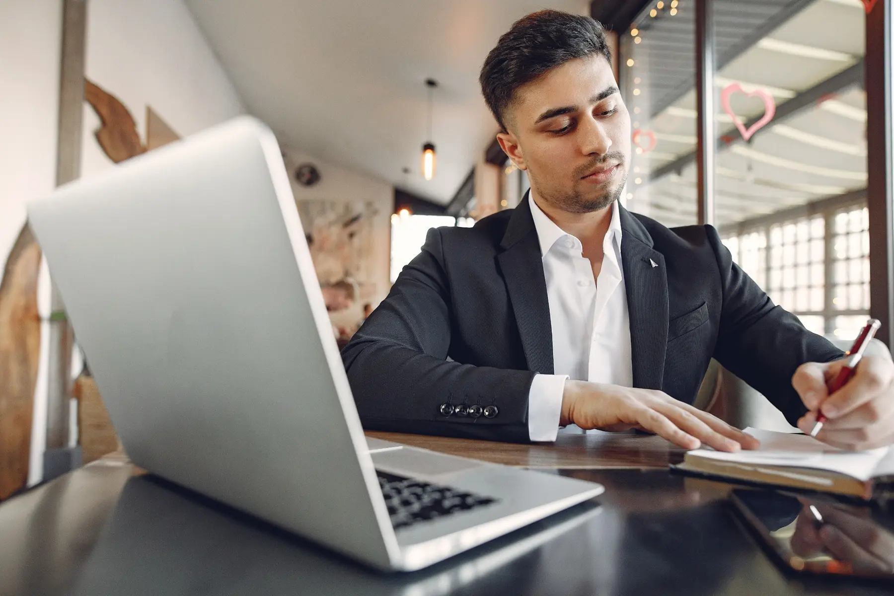 Part-Time vs Online MBA in Dubai